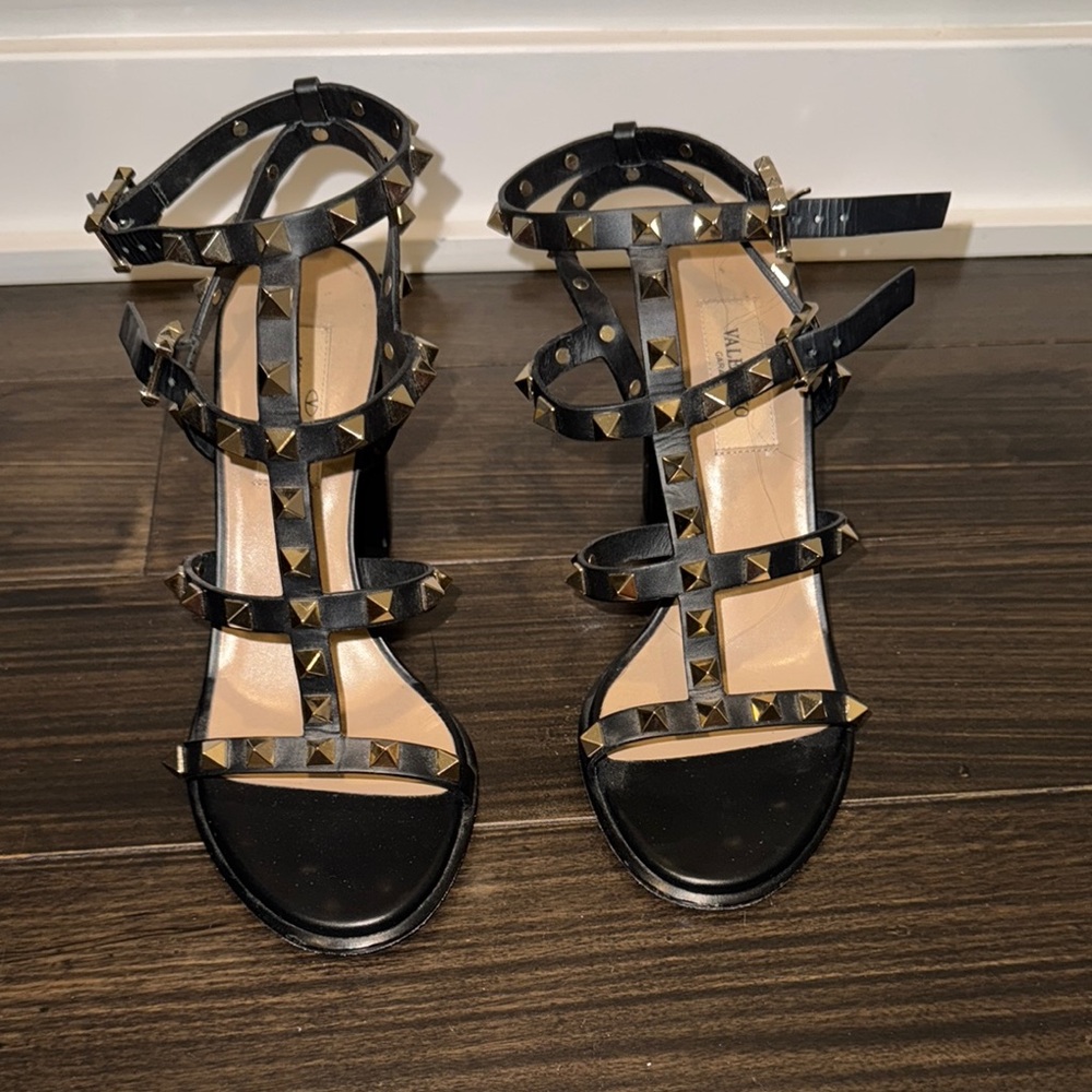 Valentino Black Gladiator Sandals with Straps